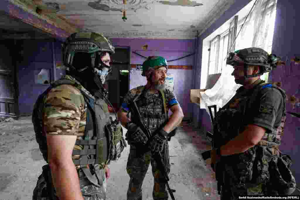 "Это была очень сложная операция, потому что враг очень хорошо укрепился и подготовил инфраструктуру для оборонительных действий. Зато мы нашли много оружия, настоящий клондайк. За оружие мы россиян благодарим, за причиненные ими беды будем наказывать", &ndash; рассказывает "Йети".