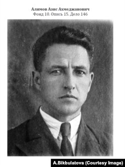 Кыргызстанда репрессияланган татар тектүү жаран Азиз Ахметжан уулу Алимовдун сүрөтү. Кыргызстандык тарыхчылар, профессорлор А.Бикбулатова менен Б.Абдрахмановдун «Кыргызстандагы саясий репрессиялар (1920–1953-ж.): Татарлардын тагдыры» аттуу китебинин 187-бети.