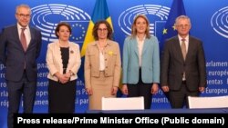 Fotografi e realizuar gjatë ceremonisë së nënshkrimit të vendimit për liberalizimin e vizave për Kosovën. Strasburg, 19 prill 2023.