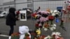 Цвеќиња за загинатите во нападот во концертна сала во близина на Москва, 23.3.2024 година 