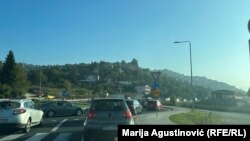 Kolone automobila na sarajevskoj zaobilaznici na ulazu u Sarajevo, oktobar 2023.