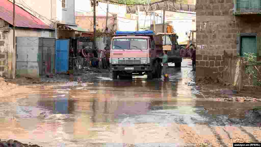 La 27 mai, guvernul a declarat în mod oficial zeci de așezări drept zonă calamitată, alocând echivalentul a 775.000 de dolari pentru ajutoare de urgență pentru locuitori.