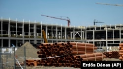 Венгриядагы заводдордун бири. 