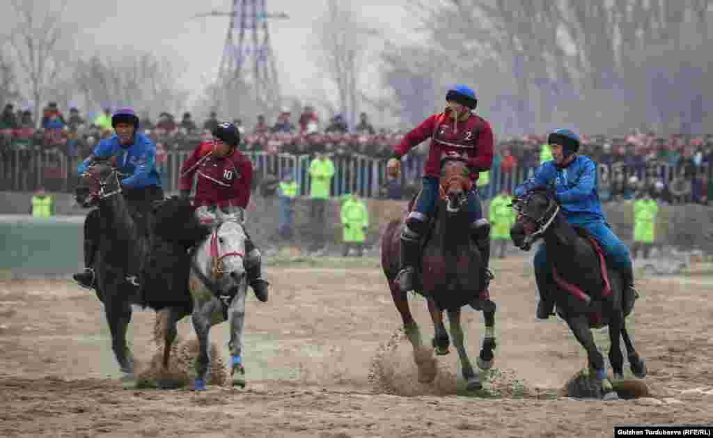 Биринчи лигада "Намыс" командасы "Кара-Кулжа" командасын 3:0 эсеби менен утуп, чемпион болсо, Экинчи лигада Баткендин "Ак-Илбирс" командасы жеңүүчү болду. Легендалар лигасын "Сары-Өзөн" командасы утту.
