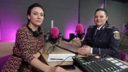 „Cel mai important pas din viața unei femei abuzate e să sune. Mi-am făcut un obicei în a sta în telefon până ajunge echipajul, pentru că de multe ori e cu agresorul în casă. Am avut și apel cu: aș vrea o rochie mărimea 36, ca să nu se prindă agresorul.” 