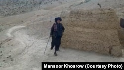 نورالله باشنده غور است. او 17 ساله است و یک پای خود را در اثر انفجار ماین از دست داده است