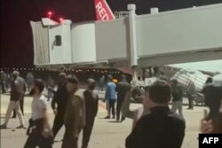 Антисемитские беспорядки в Махачкале в октябре 2023 года. Толпа ворвалась в аэропорт в поисках прилетевших из Израиля евреев