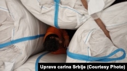 Fotoarhiv: Migrant u kamionskom tovaru na Batrovcima