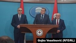 Milan Miličević, predsjednik SDS-a, Milorad Dodik (SNSD) i Petar Đokić (SP), u Banjoj Luci, 21. 4. 2024.