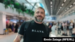 Glumac i pisac Feđa Štukan na Aerodromu Sarajevo, Bosna i Hercegovina, 24. jun 2024. 