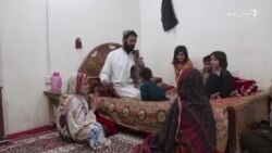 خدایداد جوګیزی هره شپه بچیو ته چیغکه غږوي او بیا یې سبق ته کښېنوي