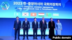Борбор Азия мамлекеттеринин жана Түштүк Кореянын парламенттеринин төрагаларынын жыйыны. Сеул, Түштүк Корея.