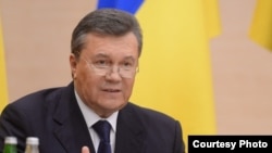 Подільський районний суд у квітні 2025 року засудив колишнього президента України Віктора Януковича до 15 років позбавлення волі