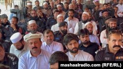 د خيبر احتجاج کوونکي پوليسو د مې پر ۱۵مه په جمرود باب خیبر کې پرلت وهلی دی.