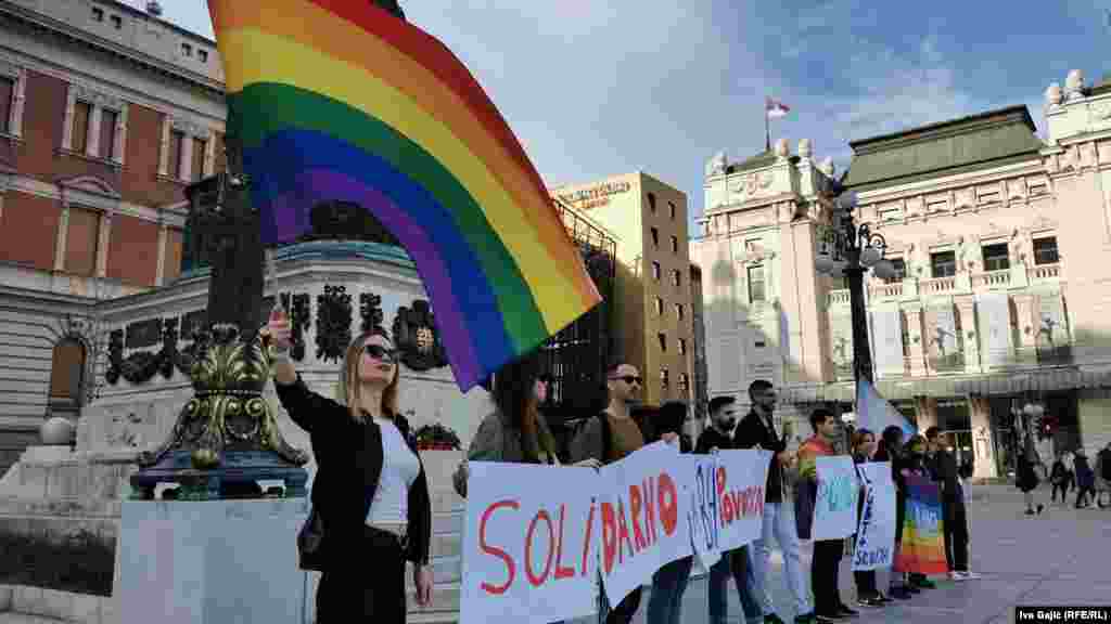 Napadi na aktiviste povezani su sa događajem u organizaciji "Bh. povorke ponosa", koji je trebalo da se održi 18. marta u Banjaluci, ali ga je policija zabranila, jer su procenili "da postoji realna mogućnost da na istom može doći do većeg ugrožavanja ljudi i imovine".