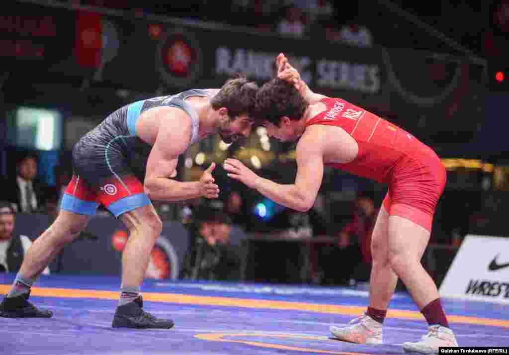 Жумашбек уулу финалда Шота Партенадзени 8:2 эсеби менен утуп, жеңүүчү болду. Ага чейин индиялык жана түркиялык атаандаштарын жеңип, финалга чыккан.