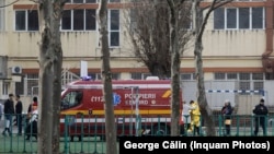 Un elev de 15 ani ar fi folosit un spray iritant-lacrimogen în Colegiul Tehnic „Dimitrie Leonida” din București. Mai mulți elevi au ajuns la spital.
