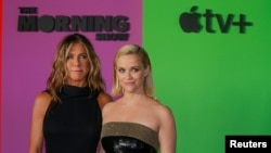 Рийз Уидърспун (в дясно) и Дженифър Анистън (в ляво) на световната премиера на "The Morning Show" Ню Йорк, САЩ, 28 октомври 2019 г.