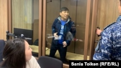 Казахстанский марафонец, лидер незарегистрированной оппозиционной партии «Алга, Казахстан!» Марат Жыланбаев на суде по его делу. Астана, 30 октября 2023 года