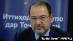 Люк Девин, мудири Хадамоти амалиёти хориҷии Аврупо (EEAS) оид ба Русия, Осиёи Марказӣ ва САҲА