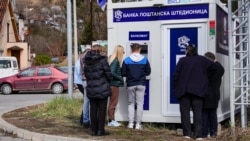 Srbi sa Kosova idu po plate i penzije u Srbiju