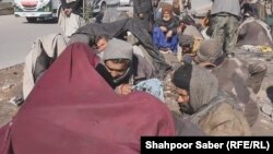 تصویر آرشیف: تعدادی از افراد معتاد در ولایت هرات 