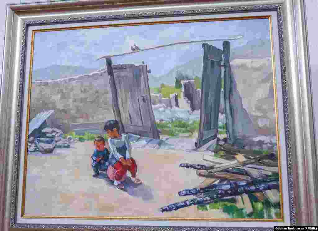 Көргөзмөдө кыргызстандык сүрөтчүлөрдүн да эмгектери коюлган. Сүрөтчү Нургуяна Иннокентьева 2021-жылдын 28-29-апрелинде жана 1-майда болгон куралдуу жаңжалдан кийинки баткендик качкындардын үйүнө кайткан учурун тарткан. Эмгектин аталышы: "Келечектеги көз караштар".