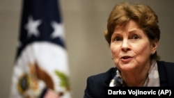 Претседателката на Сенатскиот поткомитетот за Европа, Џин Шахин