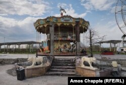 Dobroparkyň esasy binasyndan galanlar