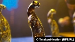 Призы Бишкекского международного кинофестиваля – статуэтки в виде снежного барса, официального символа мероприятия.