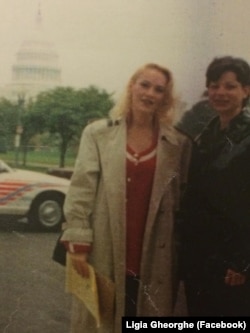 Gabriela Firea și Ligia Gheorghe pe când lucrau împreună la TVR.