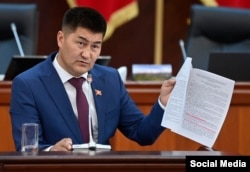 Шайлообек Атазов.