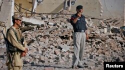 نیروهای امنیتی پاکستان در نزدیکی یک محل رویداد 