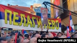 Fotografija osuđenog ratnog zločinca Ratka Mladića na mitingu protiv Rezolucije UN u Banjaluci, 18. april