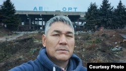 Marat Darmenov Xerson viloyatining Chernobayevka qishlog‘idagi aeroportda.