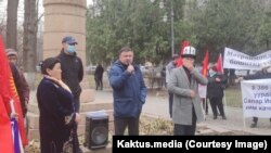 Шайлообек Атазов Райымбек Матраимовду колдоо митингинде. 19-февраль, 2021-жыл.