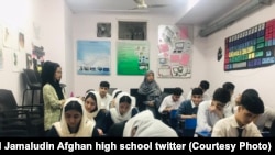 په هندوستان کې د سید جمال الدین افغان ښوونځي زده کوونکي - دا ښوونځی هم تړل شوی