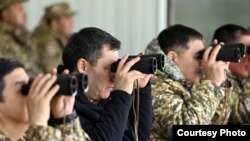 Президент Садыр Жапаров машыгуу операциясын карап жаткан учуру