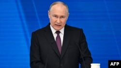 Președintele rus Vladimir Putin vorbește în fața parlamentului de la Moscova despre „operațiunea specială” în Ucraina, care a intrat în cel de-al treilea an, și amenință din nou Occidentul.