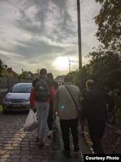 Fotografi e dërguar nga Ming, që shfaq udhëtimin e emigrantëve përmes Rrugës Ballkanike.