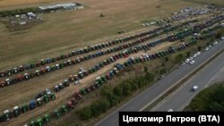 Земеделска техника при Долни Богров