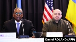 Ллойд Остин менен Украинанын коргоо министри Рустем Умеров