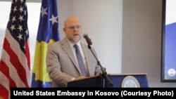 Ambasadori amerikan në Kosovë, Jeffrey Hovenier.