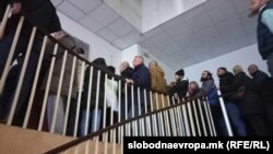 Редици во полициска станица „Пролет“ во Кисела Вода