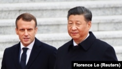 Președintele francez Emmanuel Macron și liderul chinez Xi Jinping. Cei doi șefi de stat vor discuta despre războiul din Ucraina și reechilibrarea legăturilor comerciale după reglementările stricte zero-Covid.