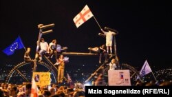 Georgienii „mărșăluiesc pentru Europa” împotriva legii agenților străini „de tip rusesc”