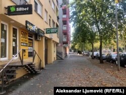 Një nga pikat e basteve përballë shkollës, Podgoricë