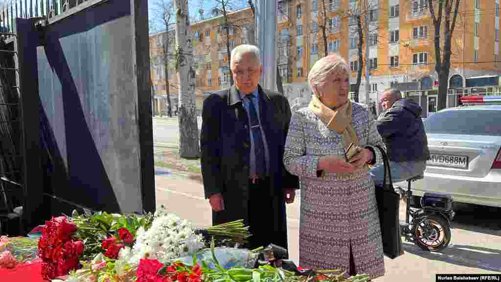 Каза болгондорду эскеруү үчүн келгендер. Бишкек. 23-март, 2024-жыл