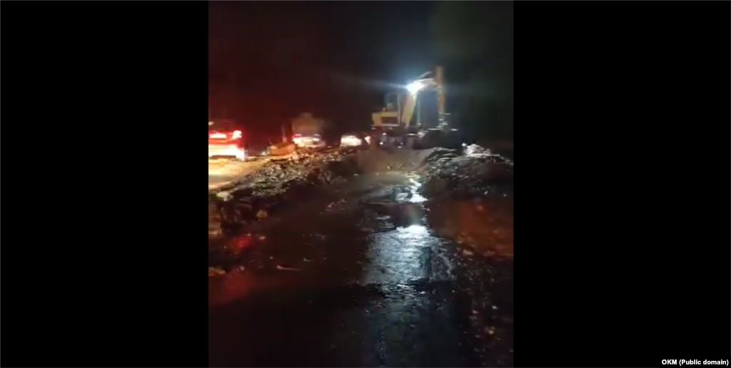  Ишти өзгөчө кырдаалдар министринин орун басары Эделбек Кулматов координациялоодо. Жалпы 637 куткаруучу, 19 техника тартылды.