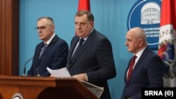 Presidenti i Republikës Sërpska, Millorad Dodik (në mes)